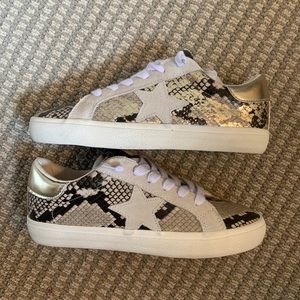 Steve Madden - Philosophy - Gold snake skin casual sneaker - size 8.5 - BNIB